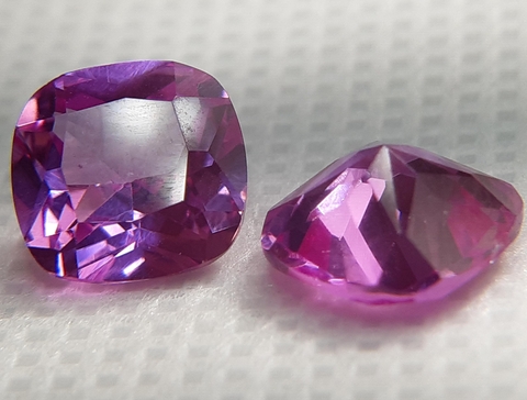 Pink Sapphire, Cushion 10mmx10mm - High Quality.