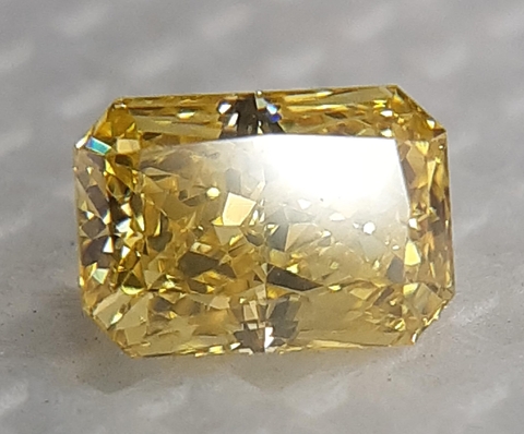 Diamond – Fancy Yellow, Radiant Cut, 0.62 cts, 4.00mm x 5.77mm