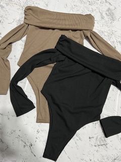 BODY CUELLO BOTE CON FRUNCE EN EL HOMBRO - comprar online