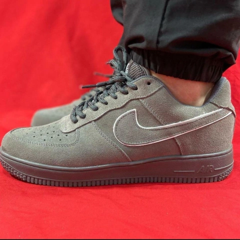 NIKE AIR FORCE 01 SUEDE LV8