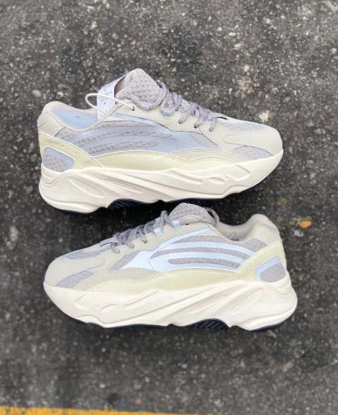 ADIDAS YEEZY BOOST 700