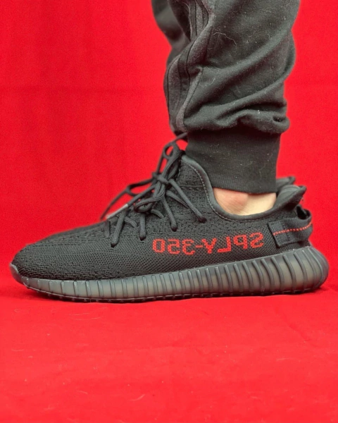 ADIDAS YEEZY BOOST 350 PRETO E VERMELHO