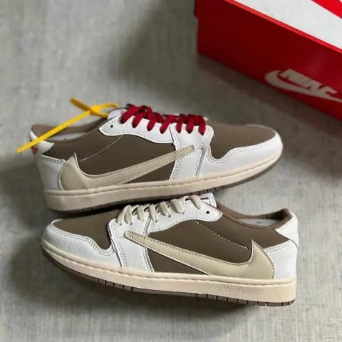 NIKE JORDAN 1 TRAVIS SCOTT