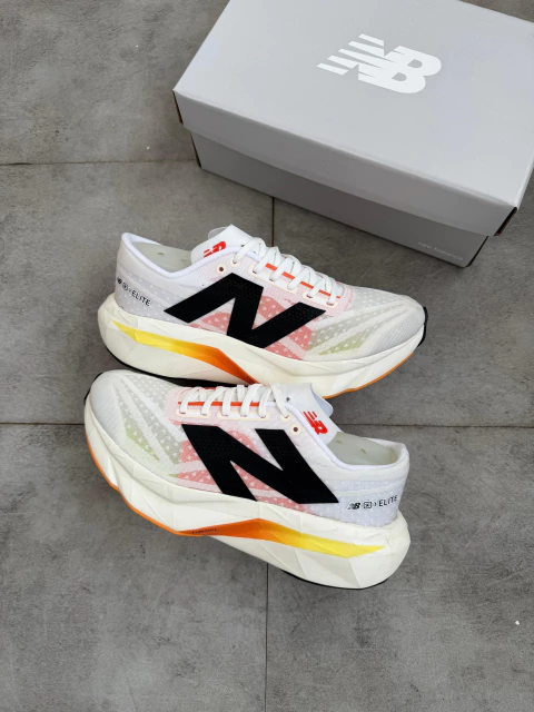 NEW BALANCE FUELCELL REBEL V4