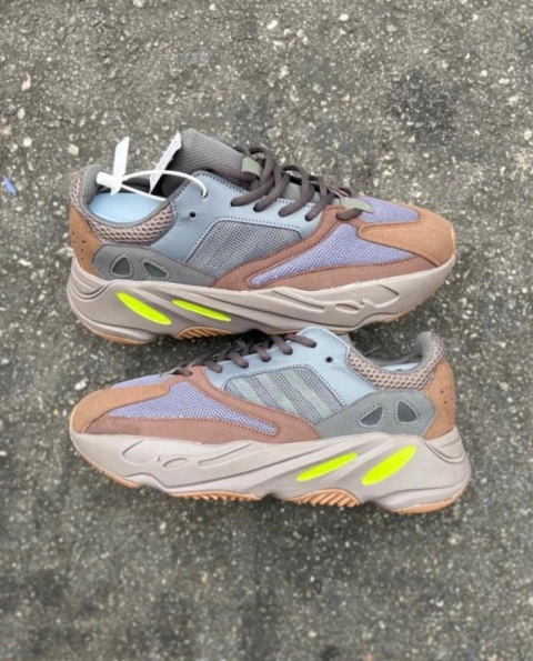 ADIDAS YEEZY BOOST 700