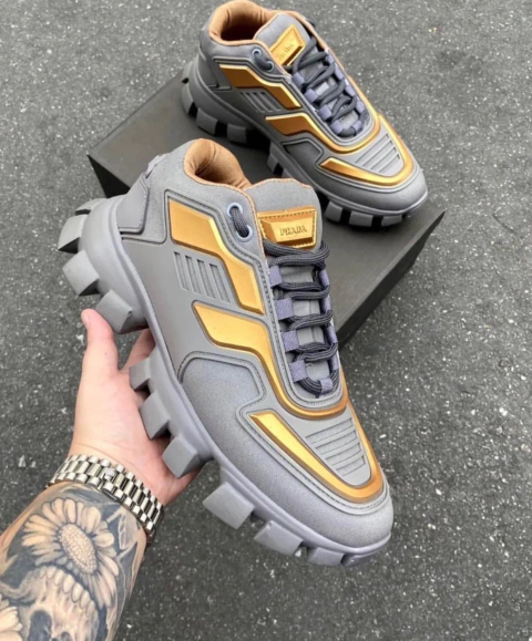 PRADA THUNDER CINZA E DOURADO