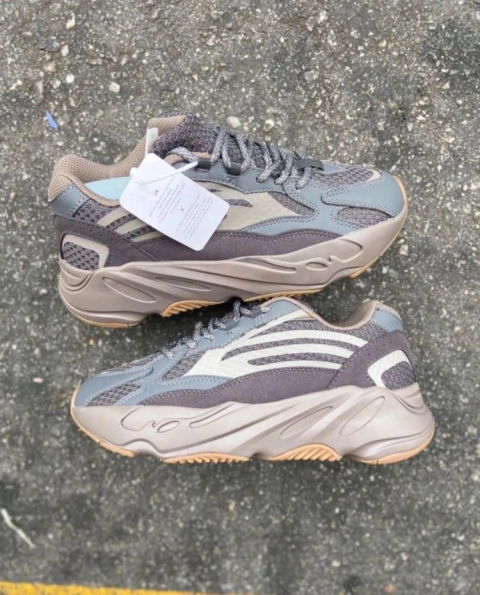 ADIDAS YEEZY BOOST 700