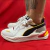 PUMA ESPORTE BRANCO E AMARELO