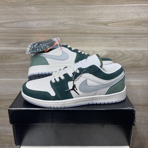 NIKE SB DUNK LOW
