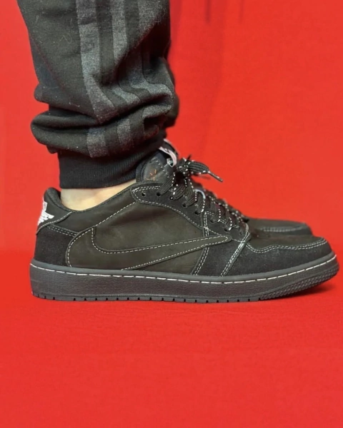 NIKE JORDAN 1 TRAVIS SCOTT