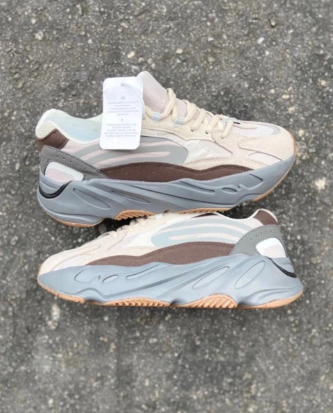 ADIDAS YEEZY BOOST 700