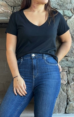 REMERA ESCOTE V CROP - tienda online