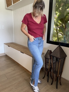 REMERA ESCOTE V CROP - CLEVER BY JF