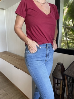 REMERA ESCOTE V CROP - comprar online