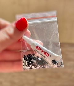STRASS + PEGAMENTO NEGRO