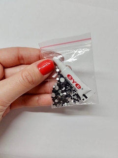STRASS + PEGAMENTO NEGRO en internet