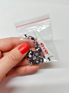 STRASS + PEGAMENTO NEGRO - comprar online