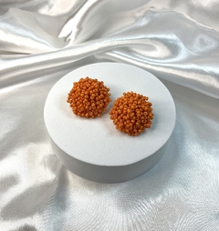 Brinco Botão Miçangas Laranja