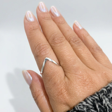Anel Estilo V Liso Geométrico - Design Chevron Minimalista Prata 925