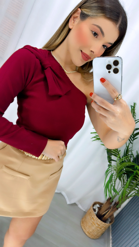 Blusa um ombro só laço