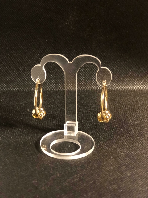 Argola Com Pingente de Nó Banhada a Ouro