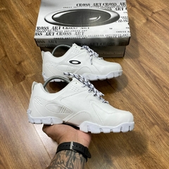 Tênis Oakley stratus branca na internet