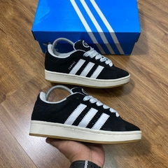 Adidas Campus 00s na internet