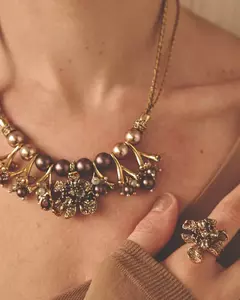 Colar Ástrea Claudia Arbex Ouro Vintage - comprar online