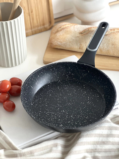 Sarten Induccion Antiadherente 22cm Granito Negro Carol - comprar online