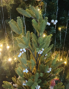 Arbol De Navidad Pino Con Frutos Base Navidad Fiestas en internet