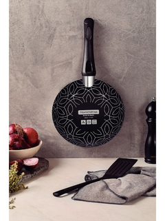 Sarten Antiadherente Con Espatula Paris Tramontina 26 Cm Color Negro - comprar online
