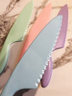 Cuchillo Plastico Vegetales Dentado Colores Pettish Online en internet