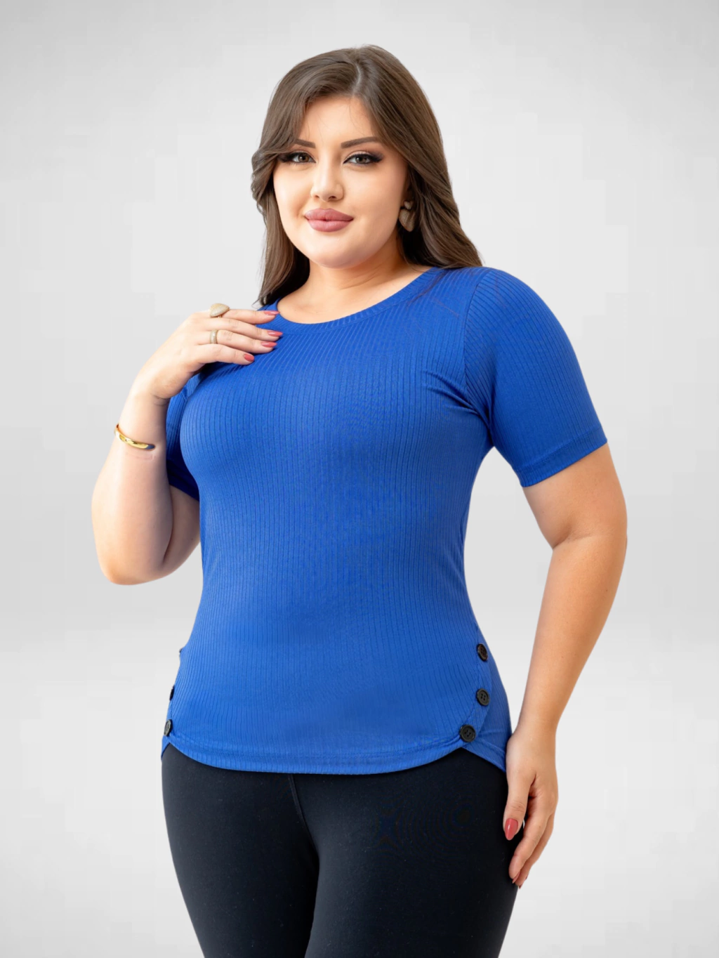 Blusa feminina plus size manga curta com 3 botões