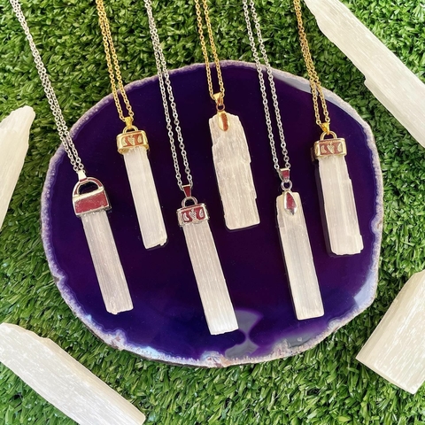 Colares com Pingente em Selenita Bruta