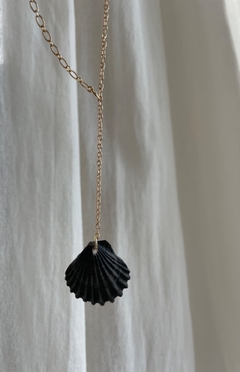 Collar Peregrina Black shel - comprar online