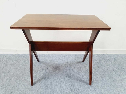 Aparador ou Mesa auxiliar produzido em Imbuia - comprar online