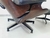 Charles Eames - Poltrona com banqueta, produzido em jacarandá e tapeçaria em couro legítimo. - comprar online