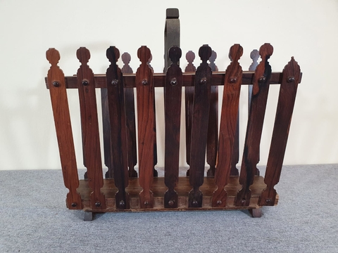 Porta revista em jacarandá