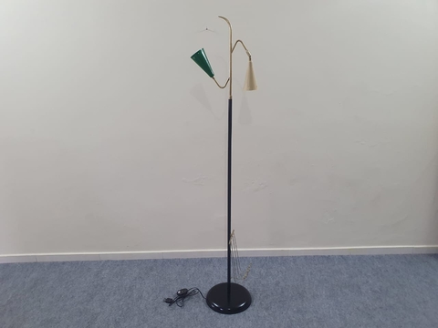 Luminária com revisteiro e com duas saída de iluminação