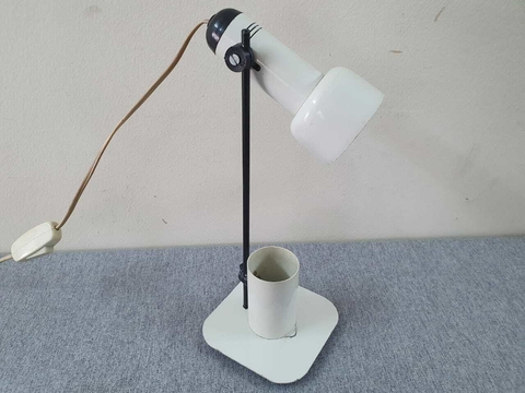 Luminária com porta caneta em alumínio