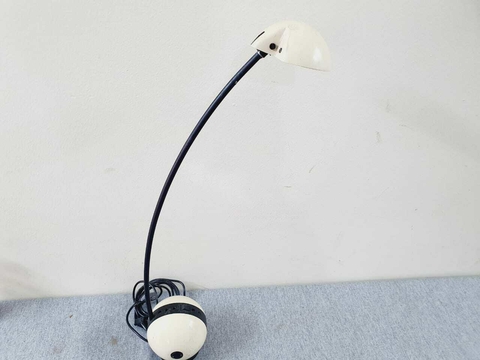 Luminária preta ajustável