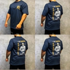 REMERA OVERSIZE FUARK (RONNIE COLEMAN-AZUL)