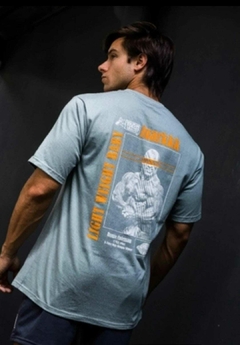 REMERA OVERSIZE FUARK (RONNIE COLEMAN VERDE AGUA)