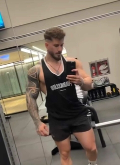 MUSCULOSA REEB UNISEX - (FUARKCLUB SPIRIT ALIVE- NEGRA)