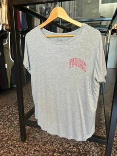 REMERA PERFORMANCE UNISEX- GRIS - comprar online