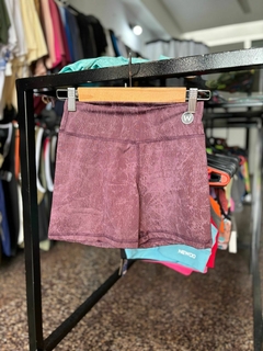 Calza corta Newod - REPTIL VINO - comprar online