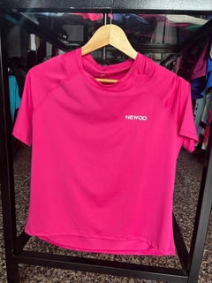 REMERA NEWOD- FUCSIA - comprar online