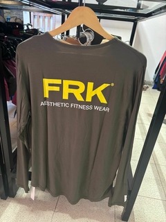 REMERA MANGA LARGA FUARK (FRK-VERDE) - Adda Indumentaria