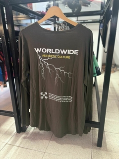 REMERA MANGA LARGA FUARK (WORLDWIDE-VERDE) - comprar online