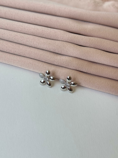Brinco Flor mini Ródio